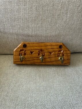 Cottagecore Three-Hook Wooden Wall Rack with Carved House and Heart Accents